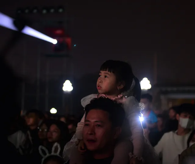 Nghệ An: Mãn nhãn pháo hoa nghệ thuật chào đón năm mới 2024 - Ảnh 13. Nghệ An: Mãn nhãn pháo hoa nghệ thuật chào đón năm mới 2024 - Ảnh 13.
