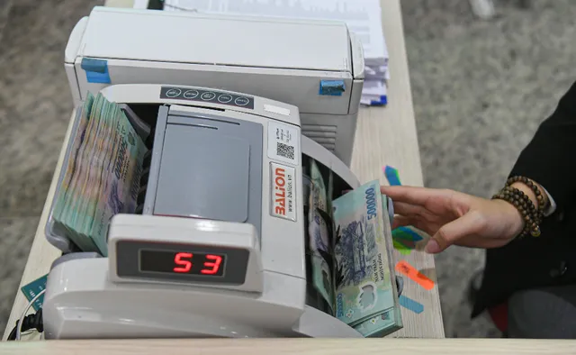 Chọn kênh đầu tư năm 2024: Gửi ngân hàng, chứng khoán hay vàng, đất? - Ảnh 1. Chọn kênh đầu tư năm 2024: Gửi ngân hàng, chứng khoán hay vàng, đất? - Ảnh 1.