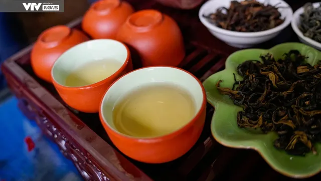 Cận cảnh quy trình sản xuất thủ công chè xanh Đinh Bát Tiên đặc sản Long Cốc (Phú Thọ) - Ảnh 12. Cận cảnh quy trình sản xuất thủ công chè xanh Đinh Bát Tiên đặc sản Long Cốc (Phú Thọ) - Ảnh 12.