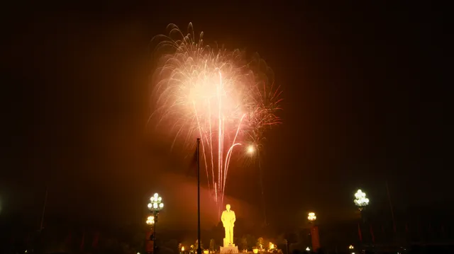 Nghệ An: Mãn nhãn pháo hoa nghệ thuật chào đón năm mới 2024 - Ảnh 11. Nghệ An: Mãn nhãn pháo hoa nghệ thuật chào đón năm mới 2024 - Ảnh 11.