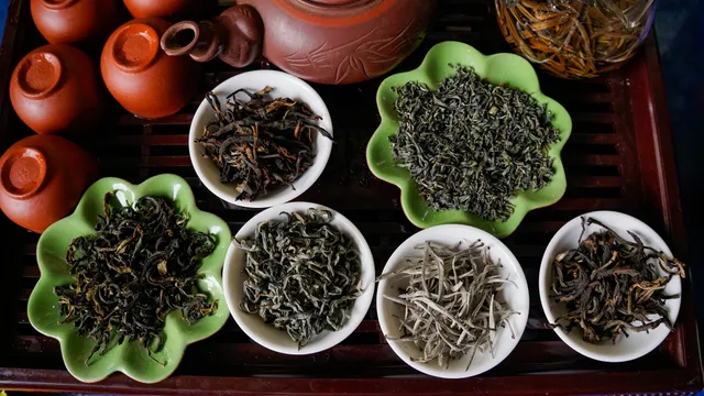 Cận cảnh quy trình sản xuất thủ công chè xanh Đinh Bát Tiên đặc sản Long Cốc (Phú Thọ) - Ảnh 11. Cận cảnh quy trình sản xuất thủ công chè xanh Đinh Bát Tiên đặc sản Long Cốc (Phú Thọ) - Ảnh 11.