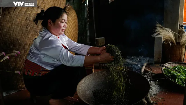 Cận cảnh quy trình sản xuất thủ công chè xanh Đinh Bát Tiên đặc sản Long Cốc (Phú Thọ) - Ảnh 7. Cận cảnh quy trình sản xuất thủ công chè xanh Đinh Bát Tiên đặc sản Long Cốc (Phú Thọ) - Ảnh 7.