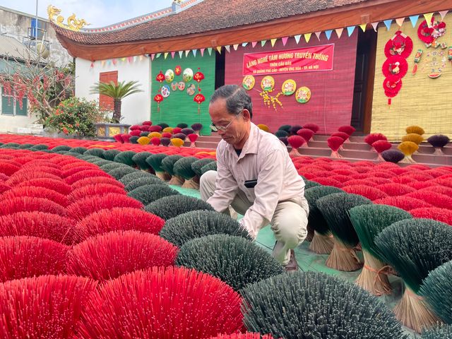 Làng hương Quảng Phú Cầu hối hả dịp cận Tết - Ảnh 2.