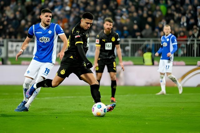 Jadon Sancho ghi dấu ấn trong ngày trở lại Dortmund - Ảnh 2.