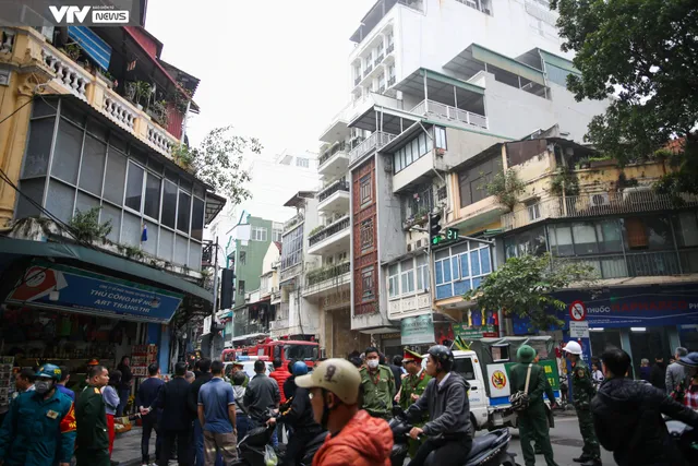Lại có thêm một vụ cháy ở phố cổ Hà Nội - Ảnh 1. Lại có thêm một vụ cháy ở phố cổ Hà Nội - Ảnh 1.
