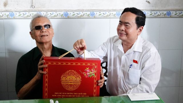 Phó Chủ tịch Thường trực Quốc hội Trần Thanh Mẫn trao quà Tết tại Hậu Giang - Ảnh 3.