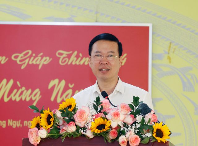 Chủ tịch nước thăm, tặng quà Tết nhân dân vùng biên giới tỉnh Đồng Tháp - Ảnh 1.