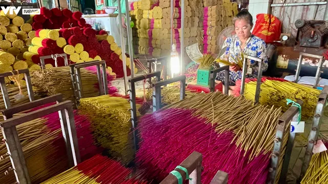 Làng nghề làm nhang trăm tuổi ở TP Hồ Chí Minh tất bật vào vụ Tết - Ảnh 8. Làng nghề làm nhang trăm tuổi ở TP Hồ Chí Minh tất bật vào vụ Tết - Ảnh 8.