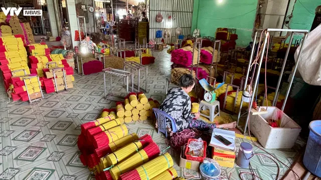 Làng nghề làm nhang trăm tuổi ở TP Hồ Chí Minh tất bật vào vụ Tết - Ảnh 11. Làng nghề làm nhang trăm tuổi ở TP Hồ Chí Minh tất bật vào vụ Tết - Ảnh 11.