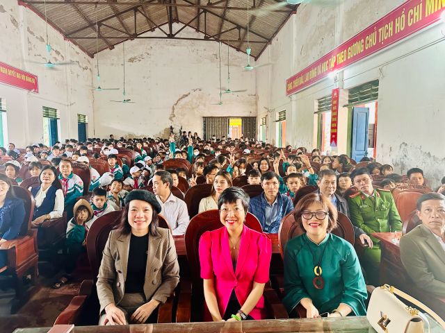 Hàng nghìn học sinh Thái Bình, Nam Định tìm hiểu phòng chống bạo lực học đường - Ảnh 3.