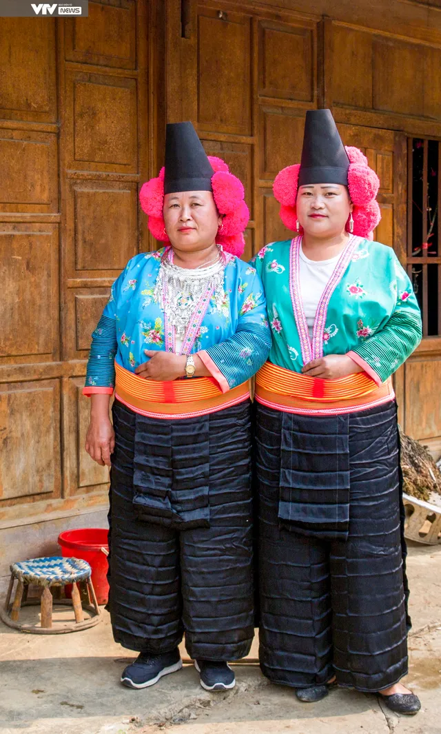 Cú phủa - Nét độc đáo của phụ nữ H’Mông Thuận Châu, Sơn La - Ảnh 2. Cú phủa - Nét độc đáo của phụ nữ H’Mông Thuận Châu, Sơn La - Ảnh 2.