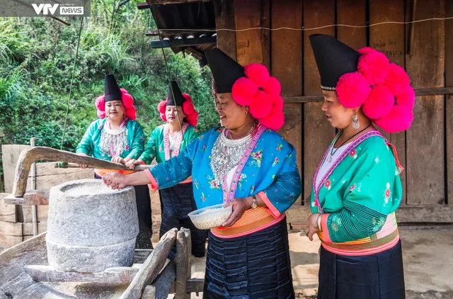 Cú phủa - Nét độc đáo của phụ nữ H’Mông Thuận Châu, Sơn La - Ảnh 4. Cú phủa - Nét độc đáo của phụ nữ H’Mông Thuận Châu, Sơn La - Ảnh 4.