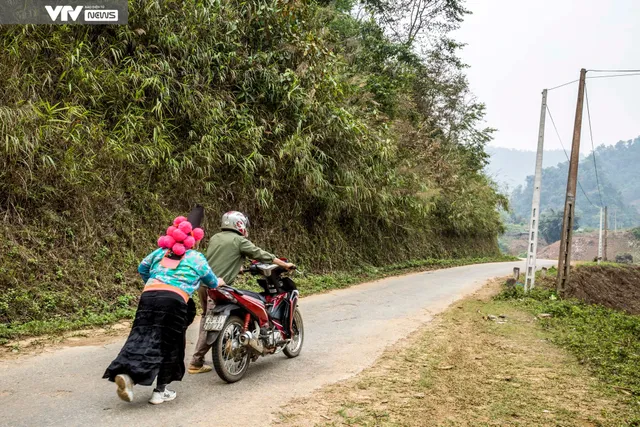 Cú phủa - Nét độc đáo của phụ nữ H’Mông Thuận Châu, Sơn La - Ảnh 7. Cú phủa - Nét độc đáo của phụ nữ H’Mông Thuận Châu, Sơn La - Ảnh 7.