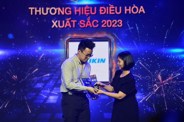 Tech Awards 2023: Huawei thắng hạng mục hương hiệu Xanh, iPhone 15 Pro Max là điện thoại xuất sắc nhất - Ảnh 2.