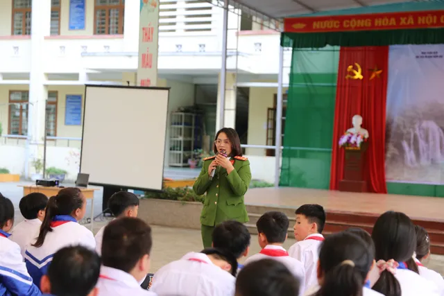 Mang yêu thương đến với những hoàn cảnh khó khăn tại Cao Bằng - Ảnh 4.