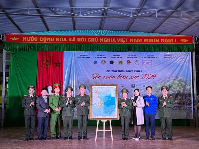 Mang yêu thương đến với những hoàn cảnh khó khăn tại Cao Bằng - Ảnh 6.