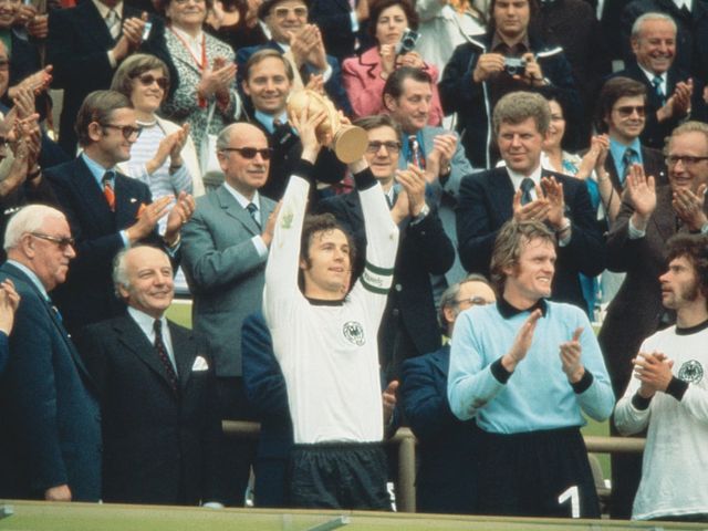 Những dấu ấn trong sự nghiệp của Hoàng đế bóng đá Franz Beckenbauer - Ảnh 2.