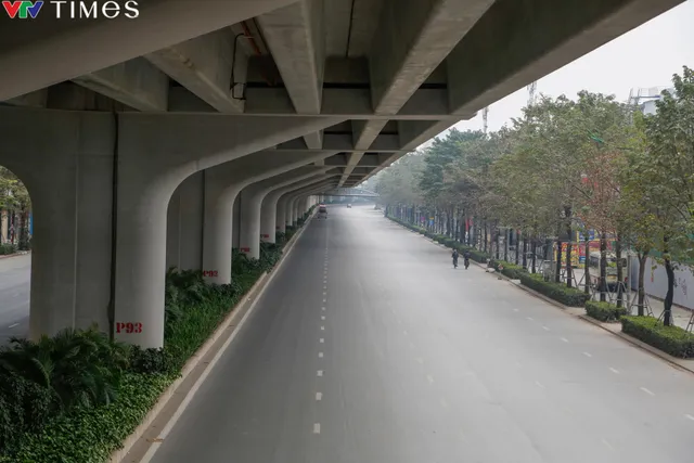 Hà Nội bình yên đến lạ trong ngày mùng 1 Tết Giáp Thìn - Ảnh 6. Hà Nội bình yên đến lạ trong ngày mùng 1 Tết Giáp Thìn - Ảnh 6.