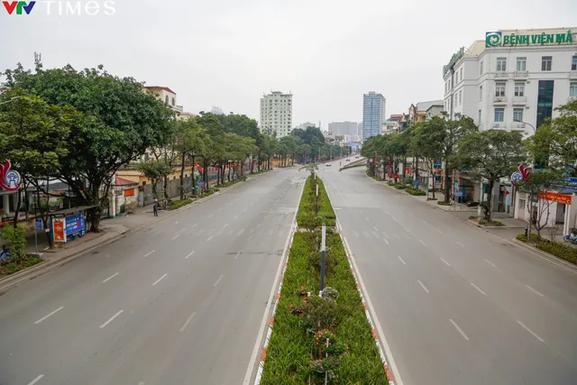 Hà Nội bình yên đến lạ trong ngày mùng 1 Tết Giáp Thìn - Ảnh 1. Hà Nội bình yên đến lạ trong ngày mùng 1 Tết Giáp Thìn - Ảnh 1.