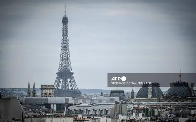Paris thúc đẩy dự án cấm ô tô lưu thông quanh tháp Eiffel  - Ảnh 1.