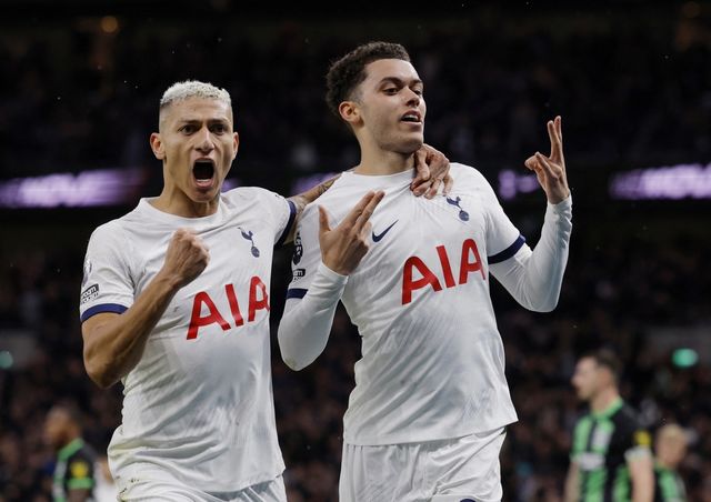 Liverpool đua ngôi đầu với Man City, Tottenham chiếm top 4 - Ảnh 3.