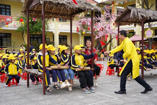 Quảng Bình: Bài chòi mừng xuân trong trường học - Ảnh 1.