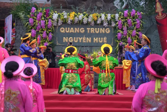 Lãnh đạo TP Hà Nội dâng hương tưởng nhớ Hoàng đế Quang Trung tại lễ hội Gò Đống Đa - Ảnh 3.