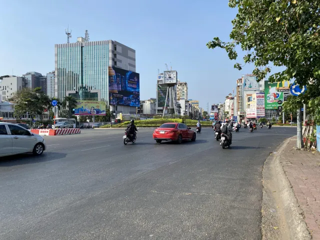 Giao thông TP Hồ Chí Minh thông thoáng ngày đầu tiên đi làm sau Tết - Ảnh 4.