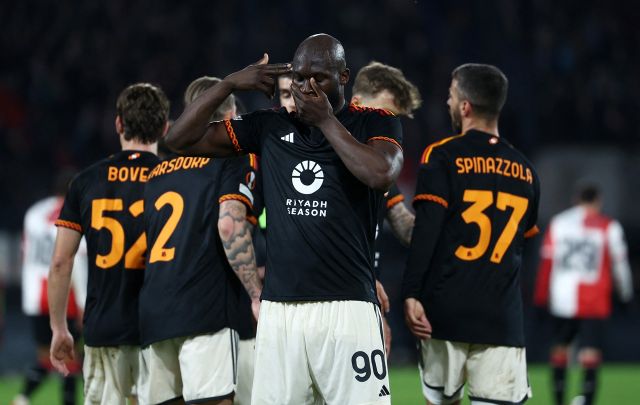 AC Milan đặt một chân vào vòng 1/8 Europa League, Lukaku cứu nguy AS Roma   - Ảnh 3.