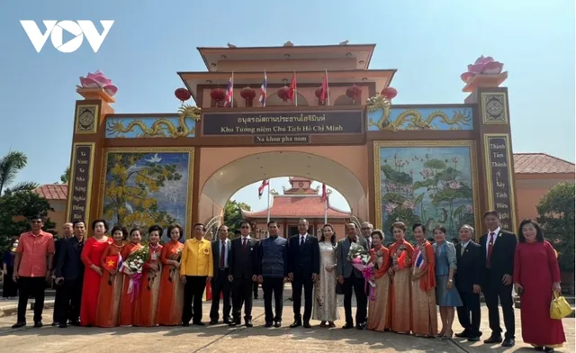Thủ tướng Thái Lan thăm khu tưởng niệm Chủ tịch Hồ Chí Minh ở tỉnh Nakhon Phanom - Ảnh 2.