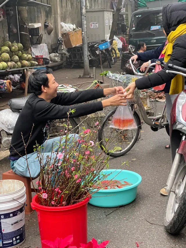 Hối hả phiên chợ ngày ông Công, ông Táo - Ảnh 1. Hối hả phiên chợ ngày ông Công, ông Táo - Ảnh 1.