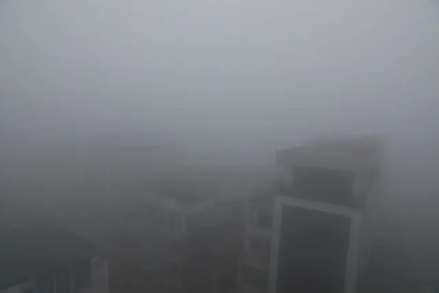 Vì sao Hà Nội mù mịt trong sương dày đặc? - Ảnh 8. Vì sao Hà Nội mù mịt trong sương dày đặc? - Ảnh 8.