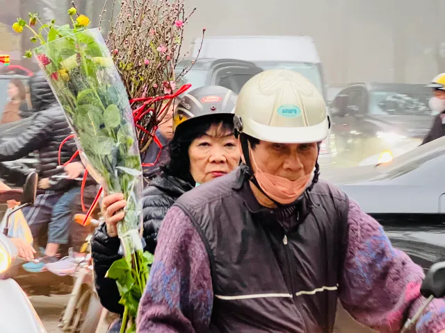 Hối hả phiên chợ ngày ông Công, ông Táo - Ảnh 7. Hối hả phiên chợ ngày ông Công, ông Táo - Ảnh 7.