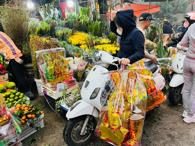 Hối hả phiên chợ ngày ông Công, ông Táo - Ảnh 6. Hối hả phiên chợ ngày ông Công, ông Táo - Ảnh 6.