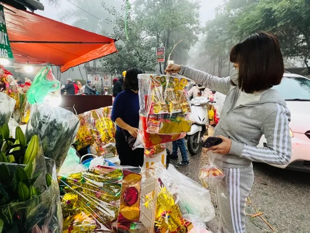 Hối hả phiên chợ ngày ông Công, ông Táo - Ảnh 5.