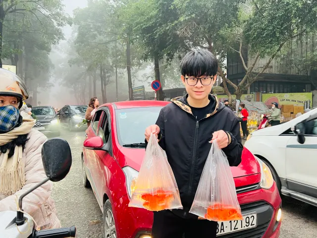 Hối hả phiên chợ ngày ông Công, ông Táo - Ảnh 3. Hối hả phiên chợ ngày ông Công, ông Táo - Ảnh 3.