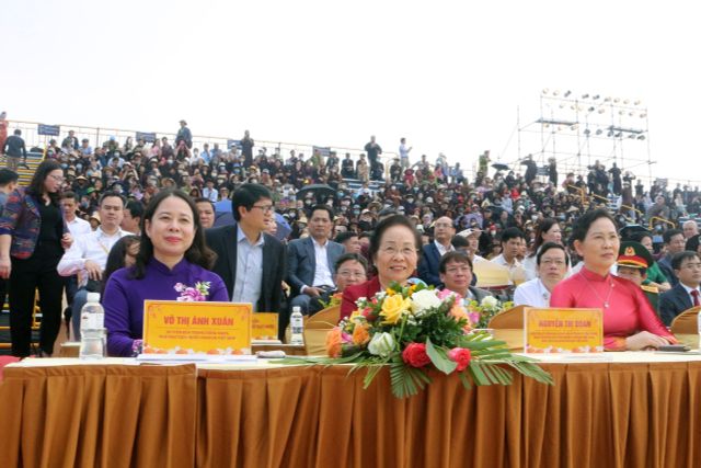 Phó Chủ tịch nước Võ Thị Ánh Xuân dự Lễ khai hội chùa Tam Chúc - Ảnh 1.