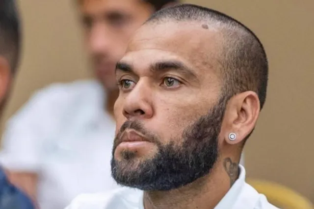 Dani Alves ngồi tù 4 năm - Ảnh 1.