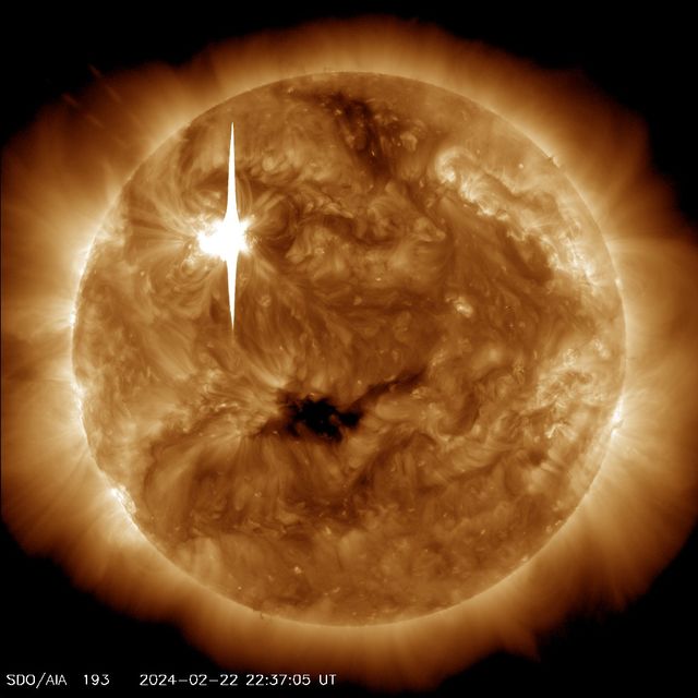 NASA công bố hình ảnh tia lửa Mặt Trời - Ảnh 1.