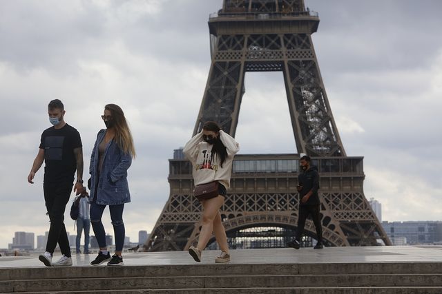 Du lịch Pháp gặp thách thức từ cuộc đình công Tháp Eiffel - Ảnh 1.