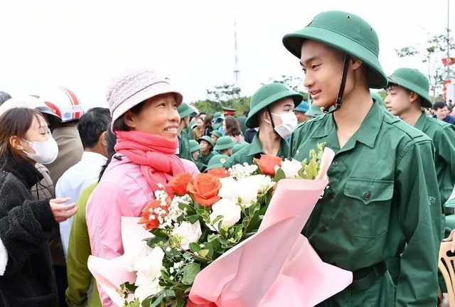 Thanh niên Quân khu 4 hăng hái lên đường nhập ngũ - Ảnh 6.