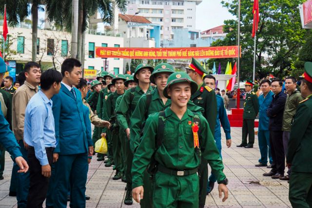 Chiến sĩ mới bỡ ngõ nhưng hào hứng với môi trường quân ngũ - Ảnh 1.