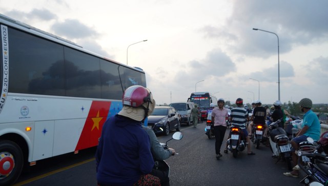 Đứt cáp cần cẩu tại Vũng Tàu khiến một người tử vong - Ảnh 1.