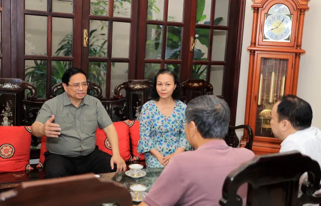 Thủ tướng Phạm Minh Chính dâng hương tưởng nhớ các nguyên lãnh đạo Chính phủ - Ảnh 1.