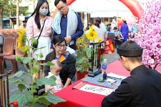 Hơn 20.000 gia đình công nhân vui Tết cùng TP Hồ Chí Minh - Ảnh 1.