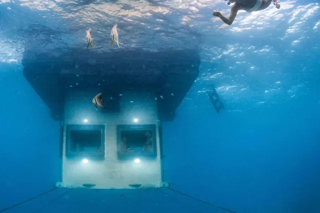 Điểm danh 3 khách sạn dưới nước đẹp như trong phim viễn tưởng - Ảnh 3.