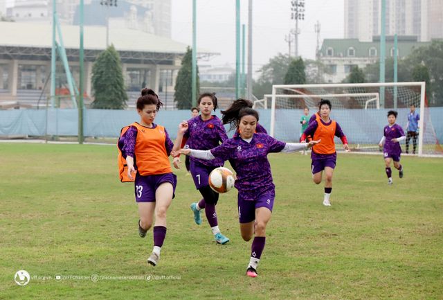 HLV Akira: “Tôi giao bài tập cho các cầu thủ trong dịp Tết để giữ thể lực và phong độ” - Ảnh 2.