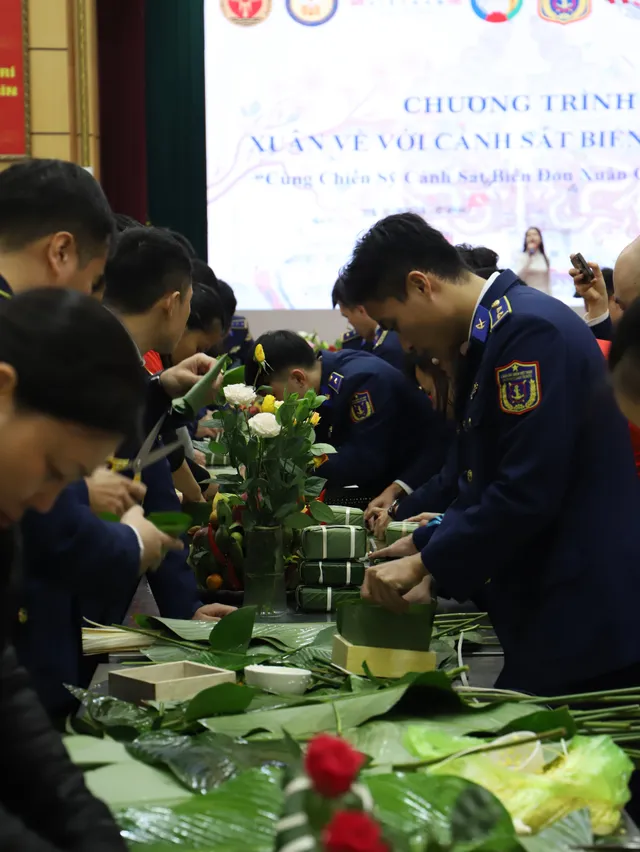 Hội thi gói bánh chưng, trang trí mâm ngũ quả đón Tết Giáp Thìn 2024 - Ảnh 4.