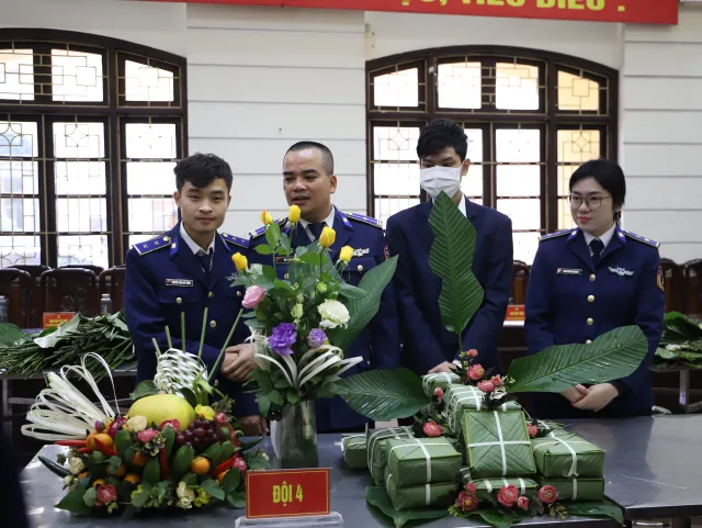 Hội thi gói bánh chưng, trang trí mâm ngũ quả đón Tết Giáp Thìn 2024 - Ảnh 12.