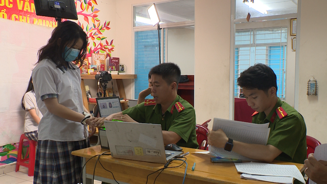 Công an TP Hồ Chí Minh khuyến khích người dân bổ sung dữ liệu sinh trắc học từ ngày 1/7 - Ảnh 1.
